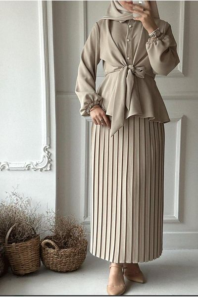 By Kübra Türkoğlu Waist Tied Pleated Skirt Set Stone Color