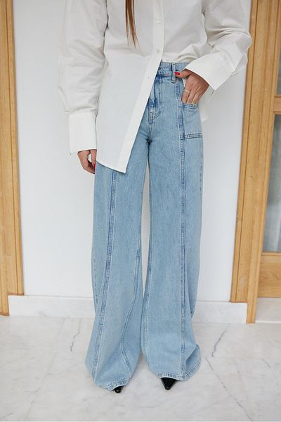 Askı Nişantaşı Pantaloni de jeans albastru gheață cu dungi în față și detaliu de buzunar