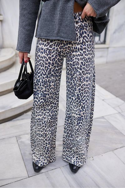 Askı Nişantaşı Beige-Brown Leopard Pattern Wide Leg Jean Trousers