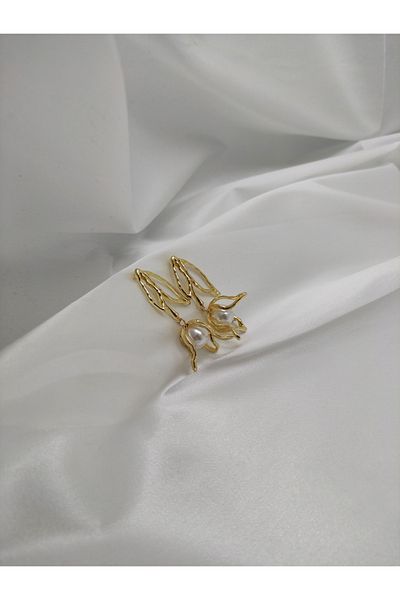 Pera Pearl Tulip Earrings