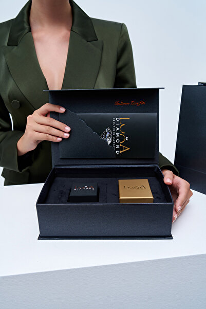 Luna 0.90 KARAT TEKTAŞ PIRLANTA YÜZÜK