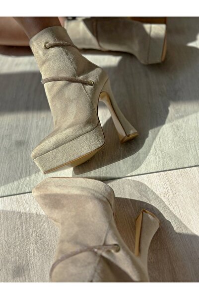 Favi Ayakkabı Bej Süet Taş Şerit Detaylı Sivri Burun Fermuarlı Şık Kadın Platform Bot