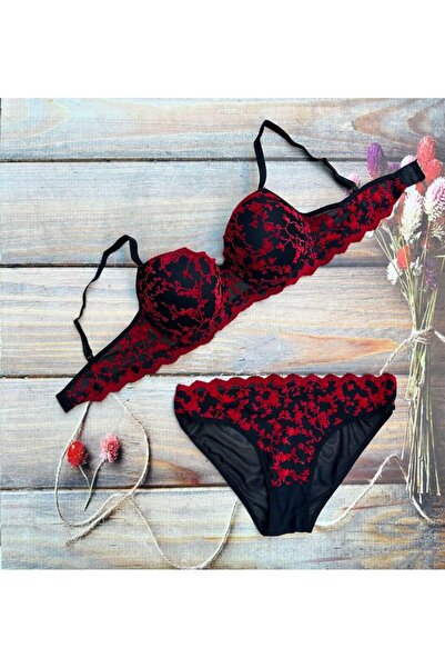 LORE SORTA LINGERIE بدلة سودين مطرزة باللون الأحمر المخملي