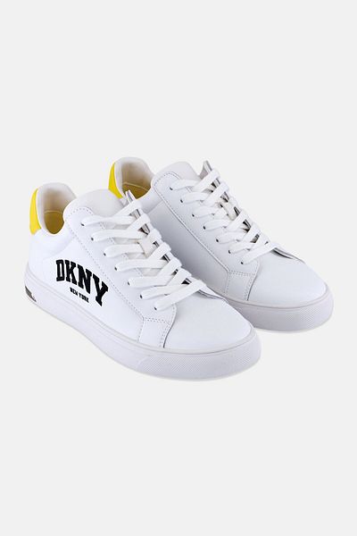 Dkny حذاء رياضي كاجوال برباط من Abeni للنساء، باللون الأبيض