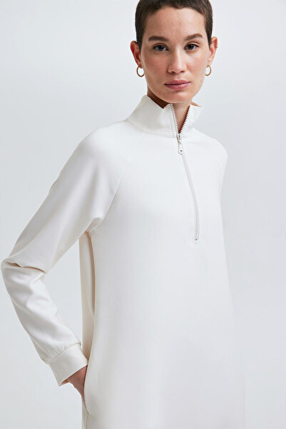 Touché Privé Stand Collar Crepe Dress