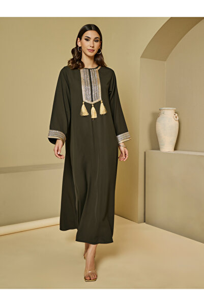 Styli جلابية برقبة دائرية مع زينة من الدانتيل وتفاصيل من الشراشيب