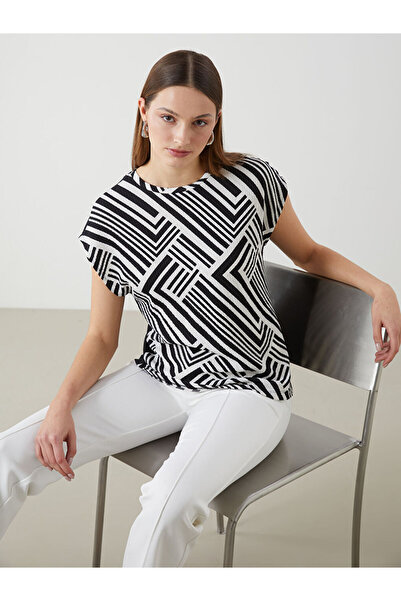 LC Waikiki تي شيرت نسائي أسود منقوش برقبة دائرية