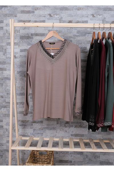 MUSTÜN Trikon Collar Stone Detailed Blouse