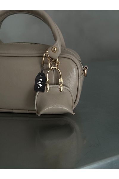 Night Geantă de mână și de umăr pentru femei model Bonnie Dark Mink cu cadou farmec
