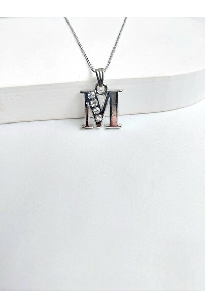 Alexis Carrel قلادة حرف K من حجر الزركون فضية اللون، قلادة حرف M من حجر الزركون