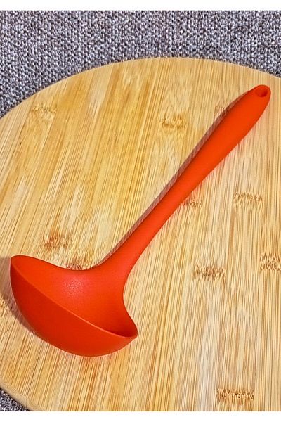 TARIK HOME مغرفة سيليكون حمراء ذات طرف صلب مقاس 29 سم، مغرفة طعام للحساء، مقاومة للحريق وغير لاصقة ولا تسبب الخدوش