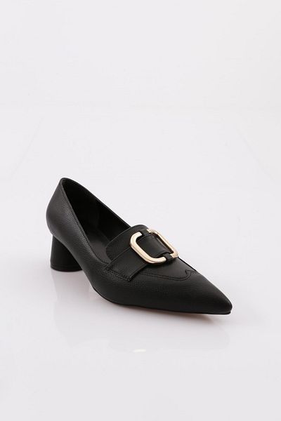 DGN 4310 Pantofi de damă cu vârf ascuțit, grosime, cu toc scurt, cu accesorii metalice, negri