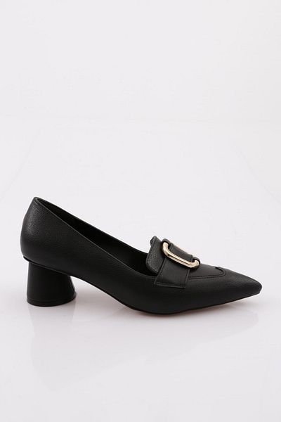 DGN 4310 Pantofi de damă cu vârf ascuțit, grosime, cu toc scurt, cu accesorii metalice, negri