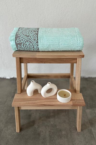 Sevim Bamboo and Cotton Extra Soft Bath Towel - with Tassels and Border - 70X140 cm - Mint