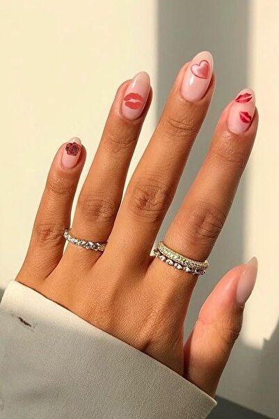 Flash Tattoos® Sevgililer Gününe özel Kalpli Tırnak Dövmesi