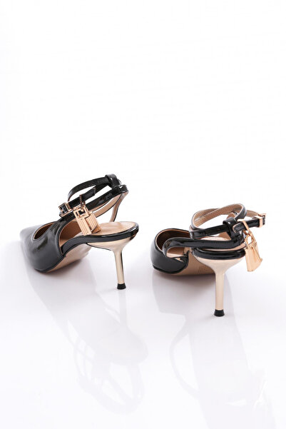 DGN Kadın Sivri Burun Dekolteli Kilit Aksesuarlı Arkası Ince Topuk Siyah Rugan 288221085