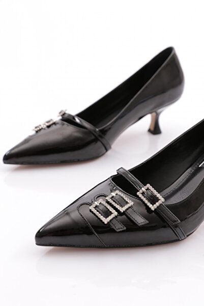 DGN Önü Tokalı Kısa Topuklu Kadın Ayakkabı Siyah Rugan 3961535