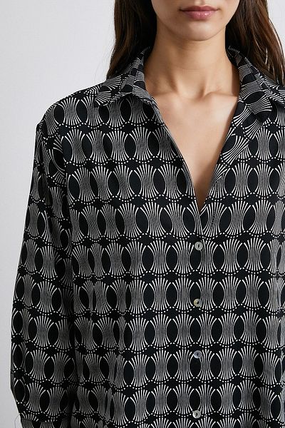 Never more Geometric Patterned Black Shirt
