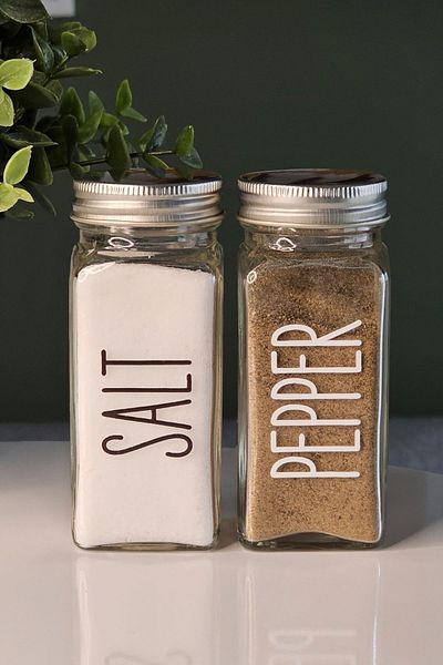 EVLE 2-Piece Glass Salt and Pepper Shakers