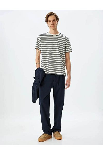 Koton Marineblaues Herren-T-Shirt mit Rundhalsausschnitt und kurzen Ärmeln aus Baumwollmischung 5sam10115hk