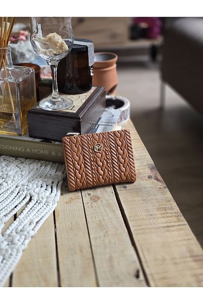 Moom Bag Women's Tan Woven Pattern Square Card Holder Detailed Wallet
