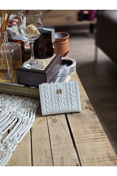 Moom Bag Women's White Woven Pattern Square Card Holder Detailed Wallet