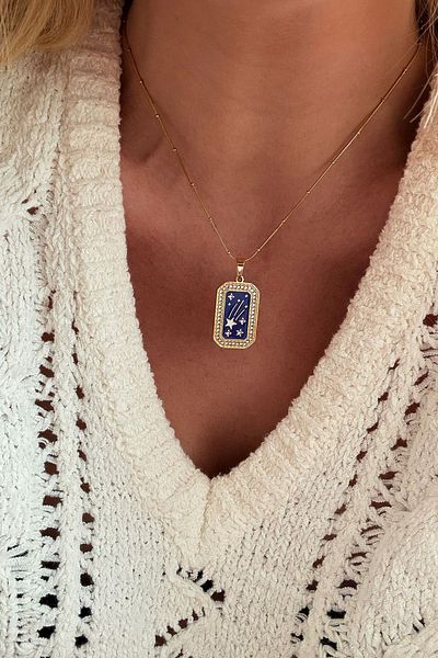 Trendy Butik الصلب الأزرق الداكن بالمينا قلادة التارو