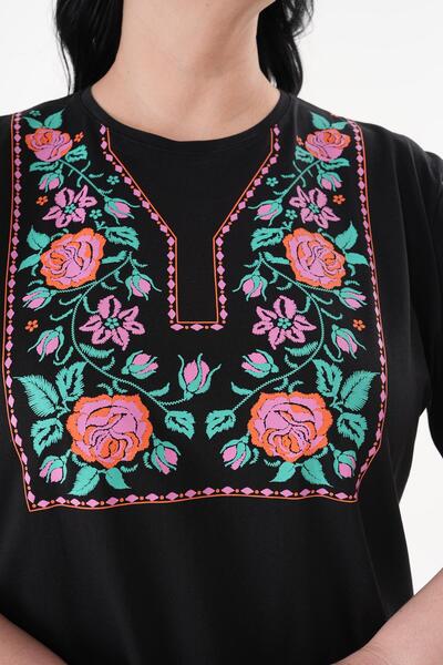 Siyezen Plus Size Rose Pattern Capri Sleeve Blouse