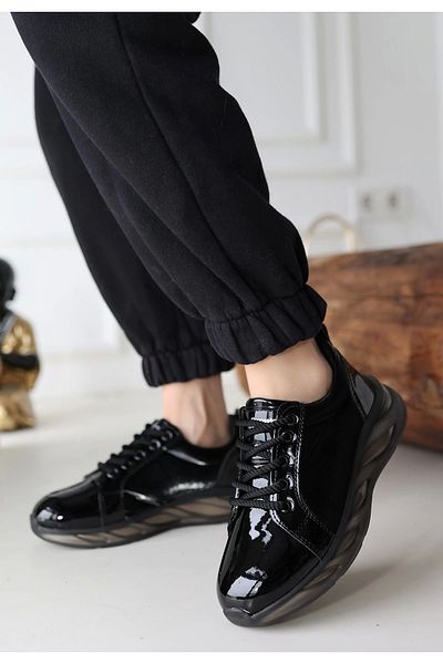Erbilden Piona Black Patent Leather Gray Sole Sneakers