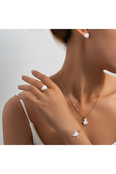 Choice طقم مكون من ثلاث قطع من سوار وأقراط وقلادة على شكل زهرة البرسيم ذات ال...