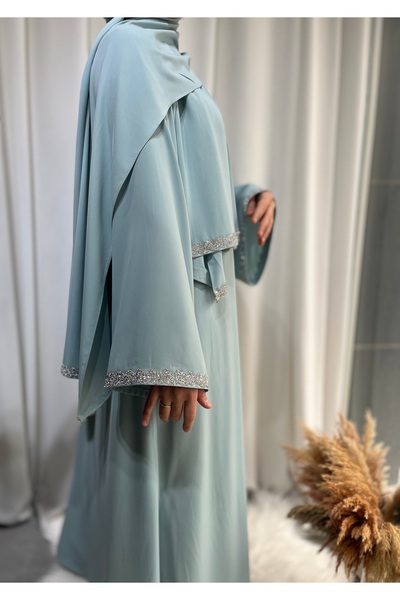 afife Medine İpeği Şalı İle Işıltılı Ferace Kap