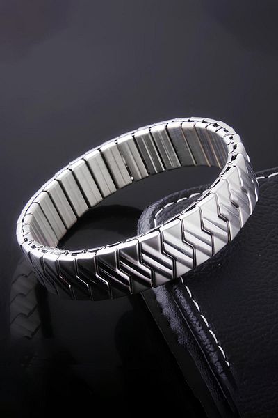 Chavin Gray Glossy 14 mm Elastic Unisex Steel Bracelet Eu74