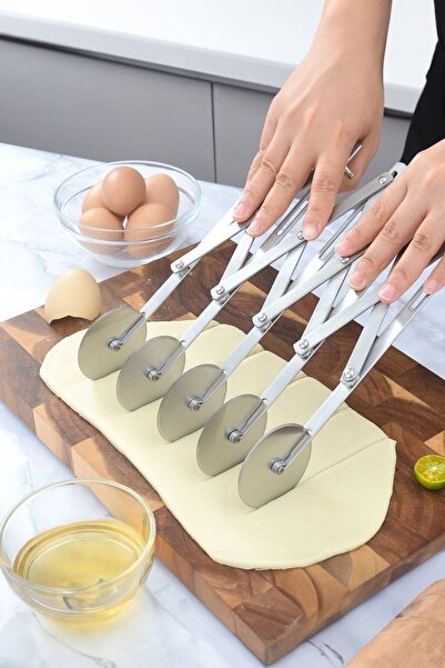 Chavin 5-Wheel Steel Ravioli and Pizza Dough Cutting Roller - cin785