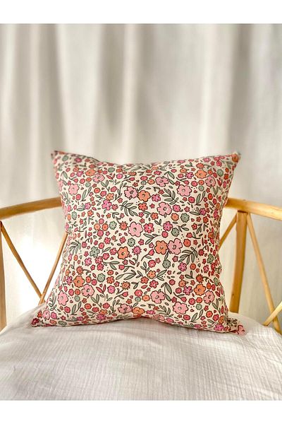 Zezig Minnak Flower Baby Room Throw Pillow