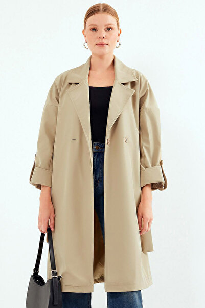 CoolLook Astarlı Çentikli Ceket Yaka Uzun Kollu Düğme Kapama Rahat Kesim Kuşaklı İki Cepli Diz Üstü Trençkot