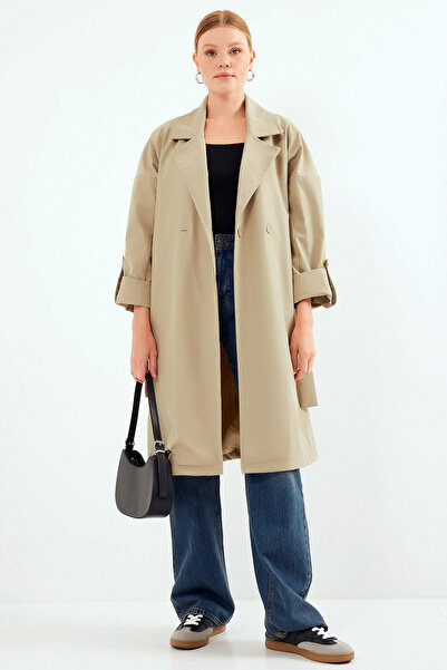 CoolLook Astarlı Çentikli Ceket Yaka Uzun Kollu Düğme Kapama Rahat Kesim Kuşaklı İki Cepli Diz Üstü Trençkot