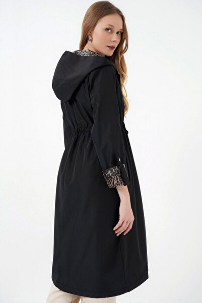 CoolLook Beli Büzgülü Fermuarlı İki Cepli Kol ve Önü Leopar Bloklu Kapüşonlu Rahat Diz Altı Trençkot