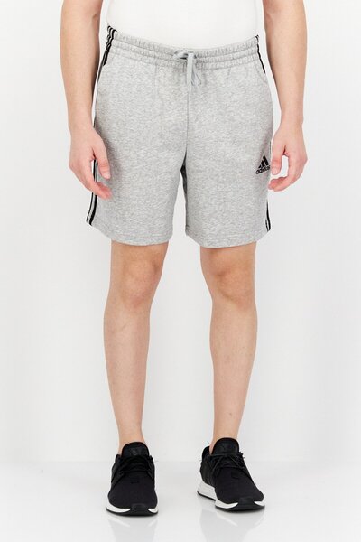 adidas شورت تدريب رجالي بشعار العلامة التجارية، رمادي