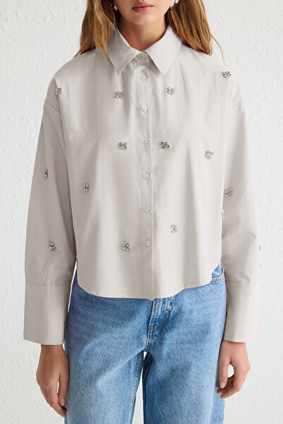 Trendyol Modest Λεπτομερές υφαντό πουκάμισο με πέτρινο αξεσουάρ TCTSS25TG00007