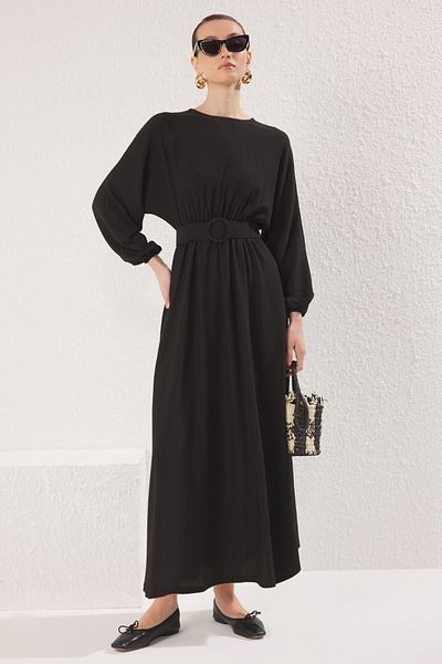 Trendyol Modest Schwarzes Wickelkleid mit Gürtel TCTSS25EB00101