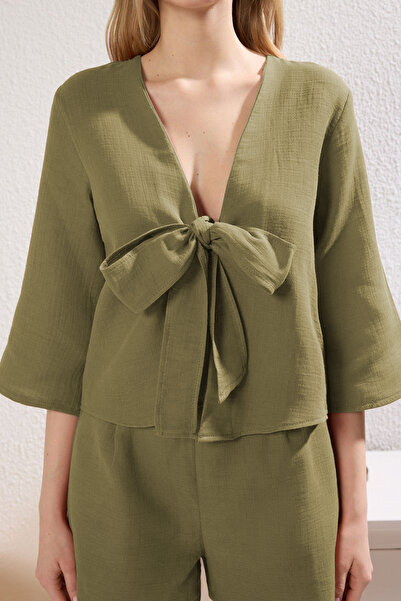 Trendyol Collection Χακί 100% βαμβακερό δέσιμο/κορδέλα/φιόγκο Λεπτομερές σετ πιτζάμες με σορτς μουσελίνα THMSS24PT00077