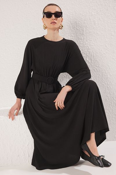 Trendyol Modest Schwarzes Wickelkleid mit Gürtel TCTSS25EB00101
