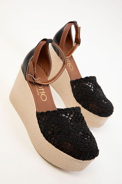 SOHO Schwarze Damenschuhe mit Keilabsatz 17148