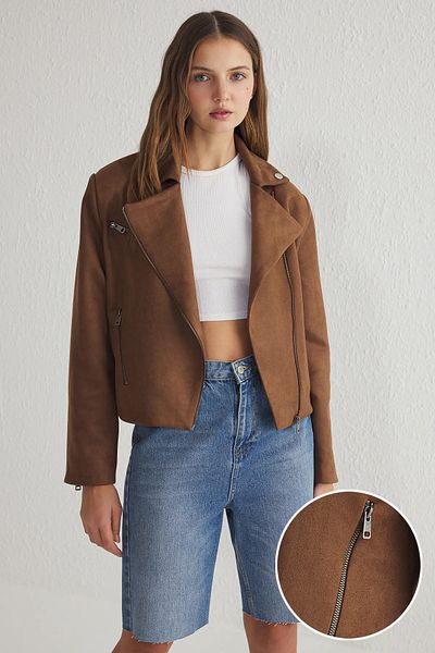 Trendyol Collection Braune Bikerjacke aus Wildleder – normale Passform TWOSS25MO00008