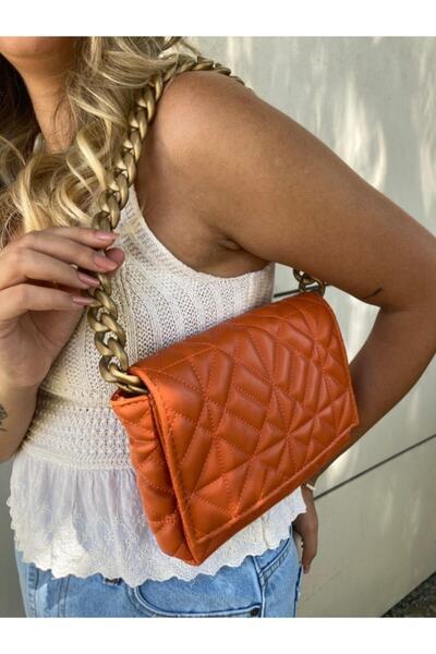 Charlene Női narancssárga láncos steppelt válltáska