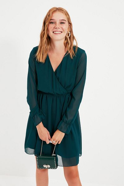 Trendyol Collection Smaragdgrünes, zweireihiges Webkleid mit Gürtel TWOAW20EL0789