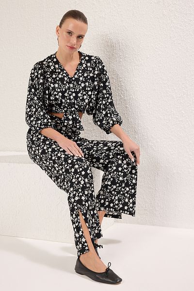 Trendyol Collection V-Neck Floral Print Stretchy Blouse and Pants Set - Balloon Sleeve Twoss24Au00033