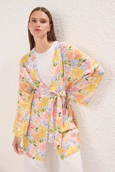 Trendyol Modest Mehrfarbiger, floral gemusterter Kimono und Kaftan mit Bindedetail und Taschen TCTSS21KK0004