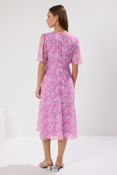 Trendyol Collection Liliowa tkana sukienka midi z kwiatowym nadrukiem i podszewką w kształcie litery A TWOSS20EL0908