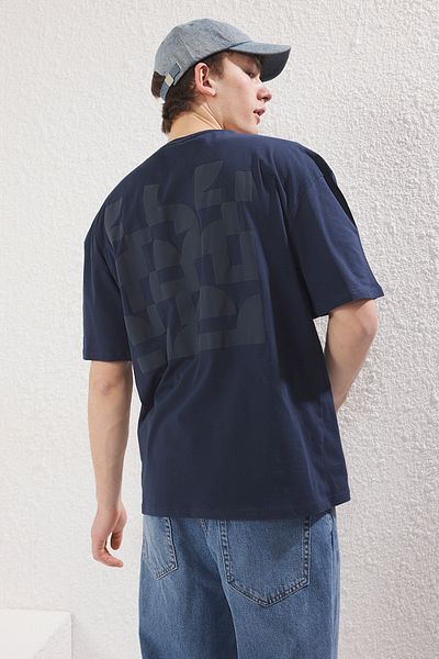 Trendyol Collection Nadrozměrné bavlněné tričko s nadýchaným vzorem v námořnické modré - TMNSS25TS00082